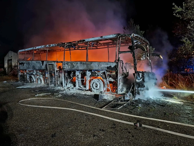 Огонь в Ору: старые автобусы стали жертвами умышленного поджога