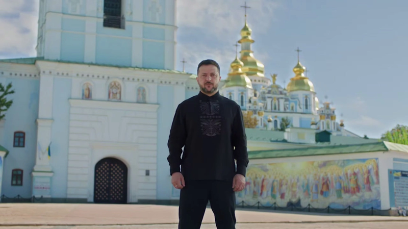Язык тела под прицелом: эксперт проанализировал мимику украинского президента в праздничном видеообращении