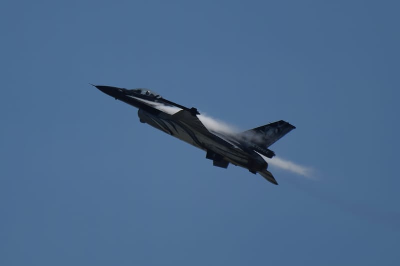 Demo F 16