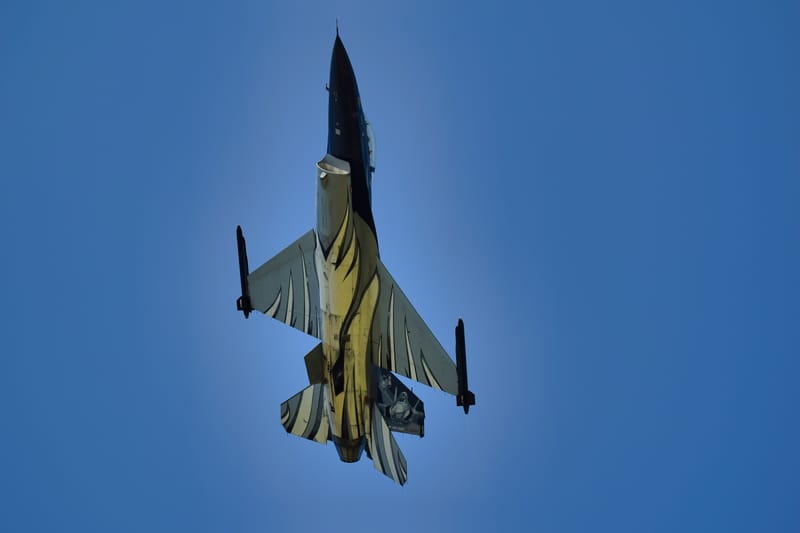 Demo F 16