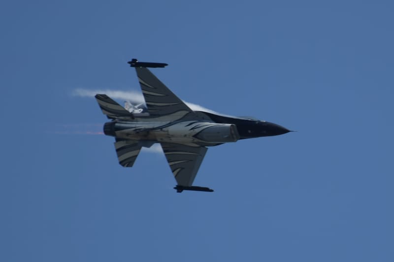 Demo F 16