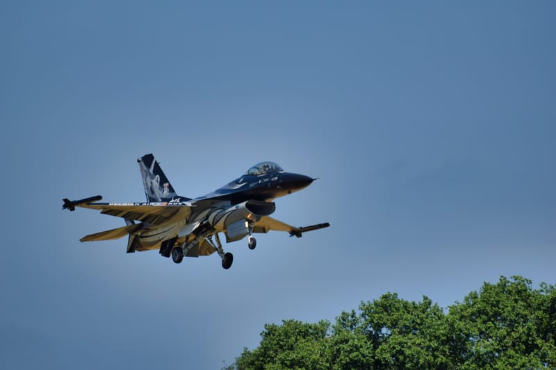 Demo F 16