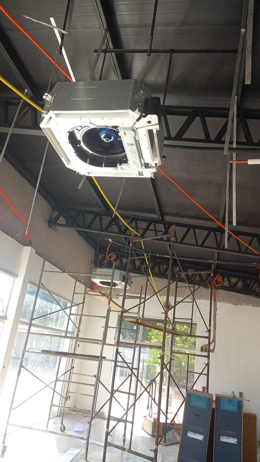 Instalación de Equipos Cassette, Pared y Cortina de Aire