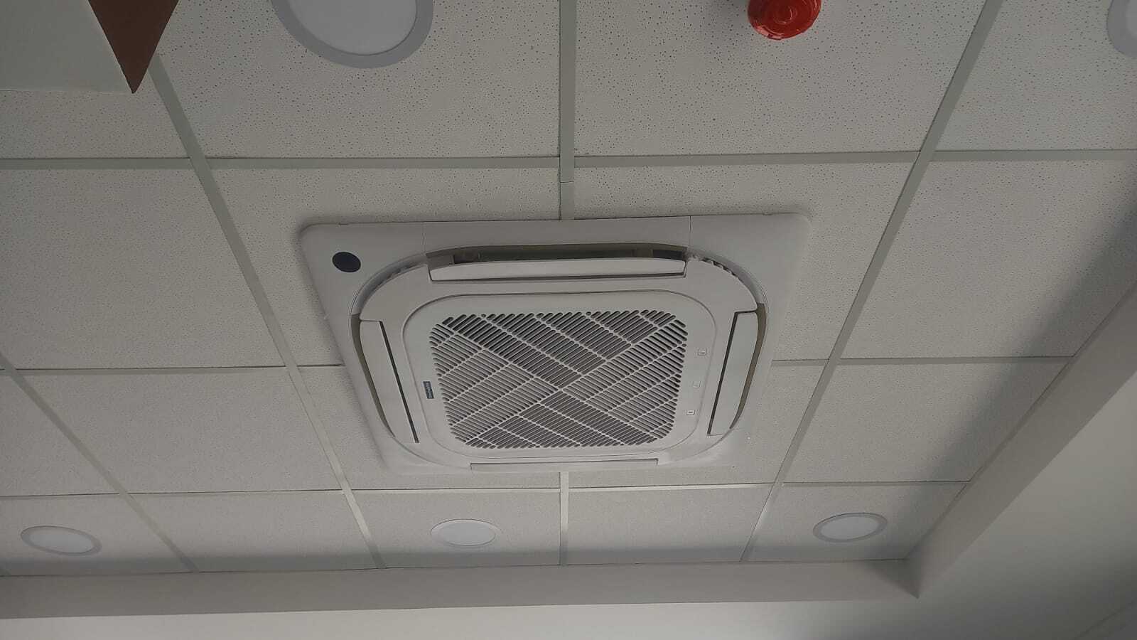 Instalación de Equipos Cassette, Pared y Cortina de Aire