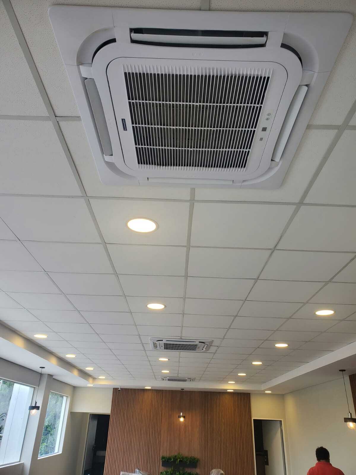 Instalación de Equipos Cassette, Pared y Cortina de Aire