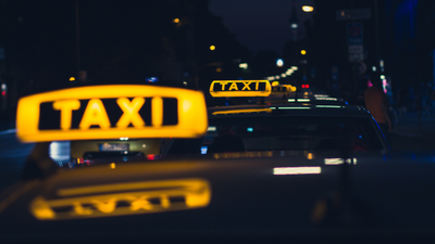 Taxis en La Hiruela para viajes nocturnos: disponibilidad y precios