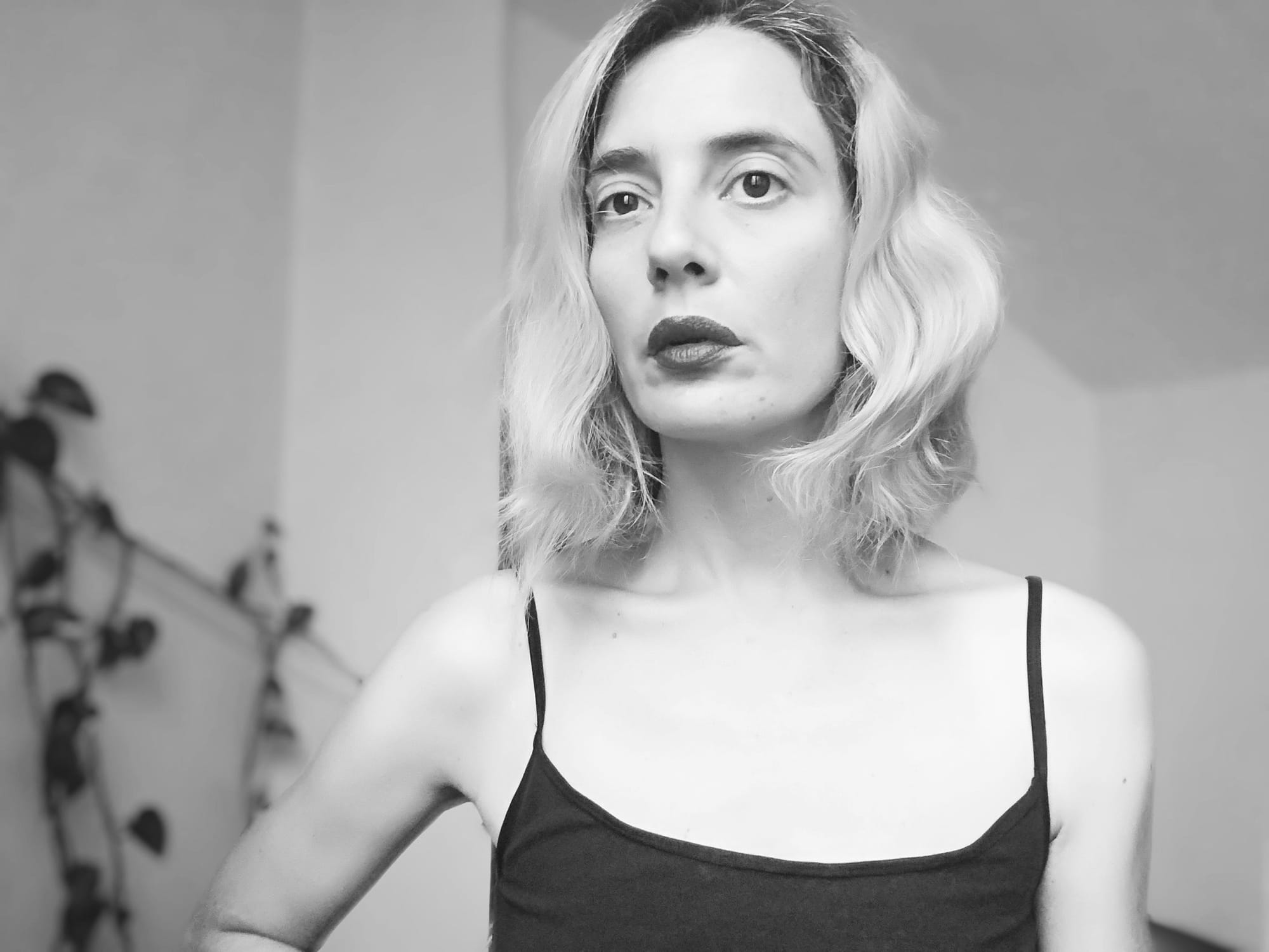 Reading Greece: Sissy Doutsiou– “The performative aspect of writing breaks down the artificial barriers between different forms of expression”