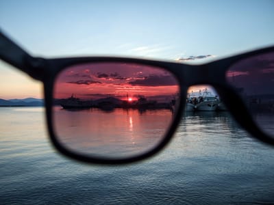 POLAROID משקפי שמש – מה זה באמת ואיך זה קשור ל-Polarized?