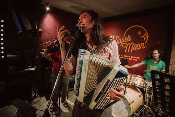 Theo Mizú & Banda