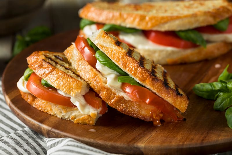 BRIE TOMATO & BASIL
