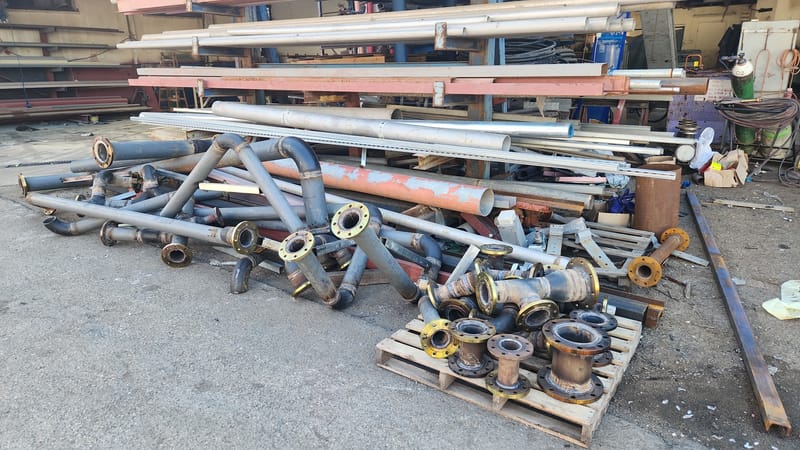 פירוק מערך ישן וייצור והרכבת צנרת חדשה כולל צ'ילר