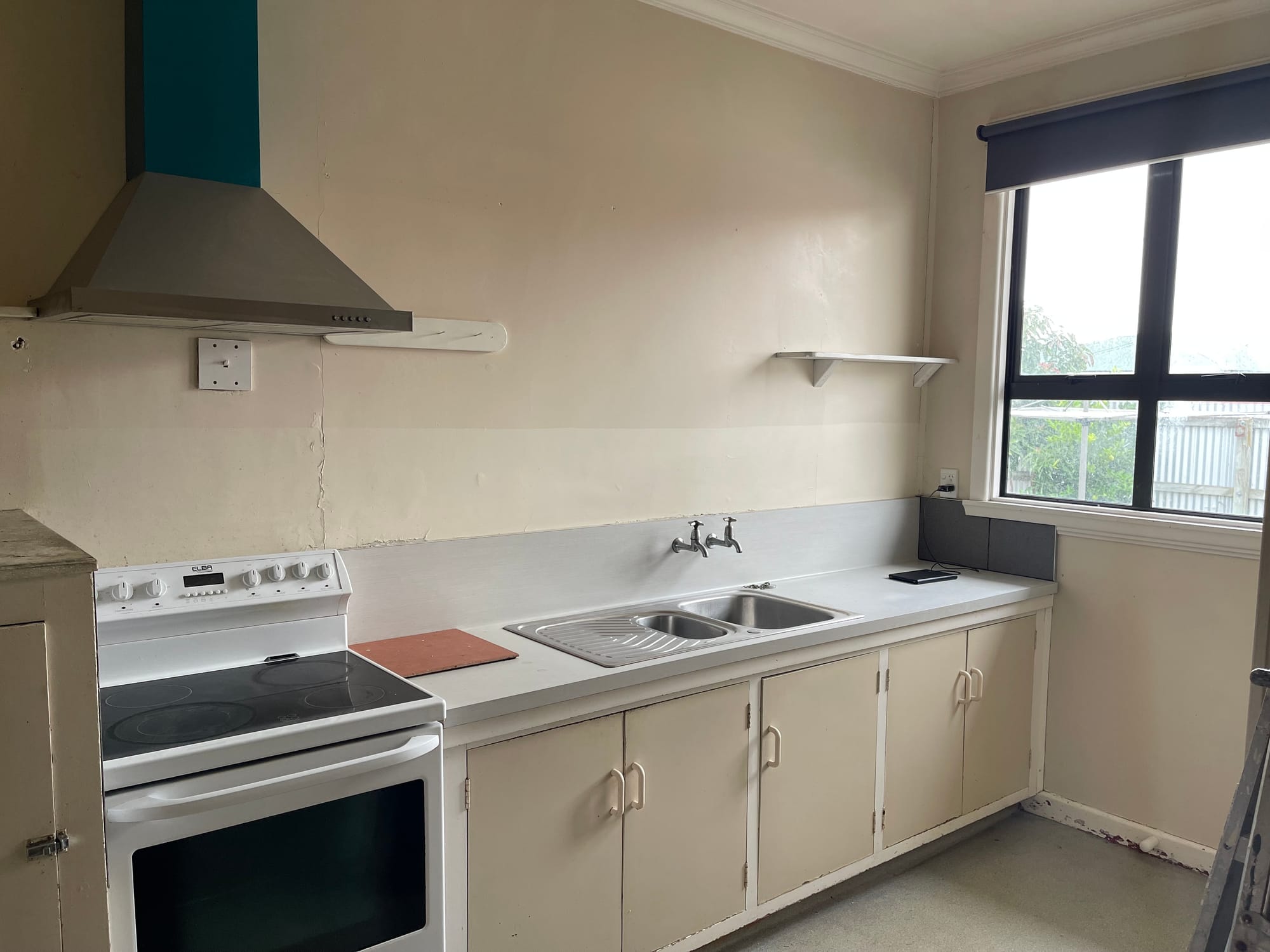 Centrally located art deco property