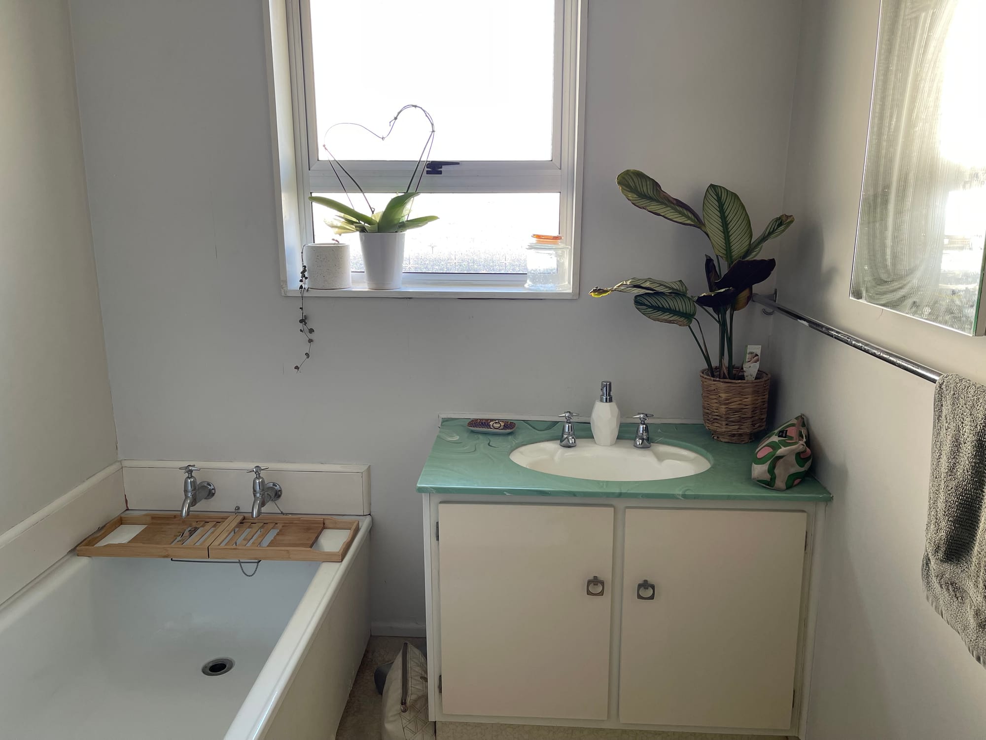 Sunny, comfortable home in great location 