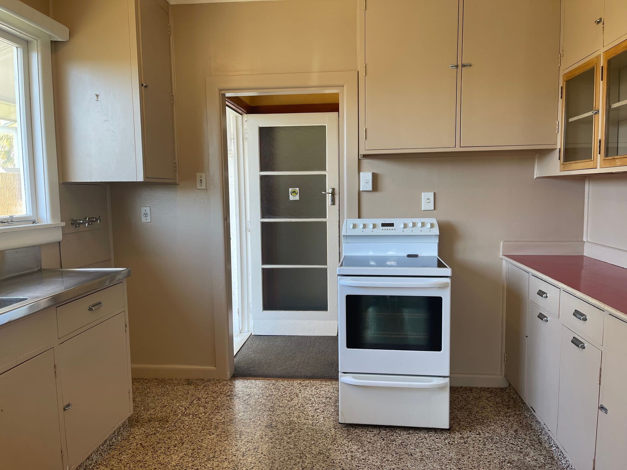 Sunny, spacious and great location