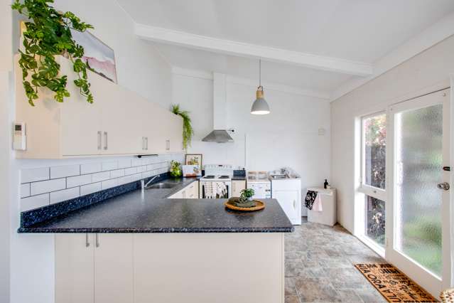 Cosy, private unit in central location
