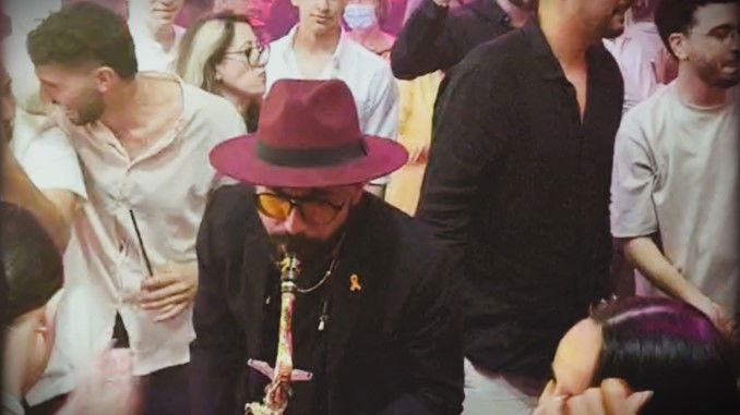 כשהכובע נופל...