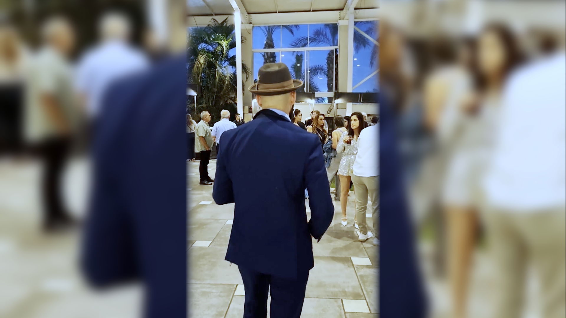 בקבלת הפנים