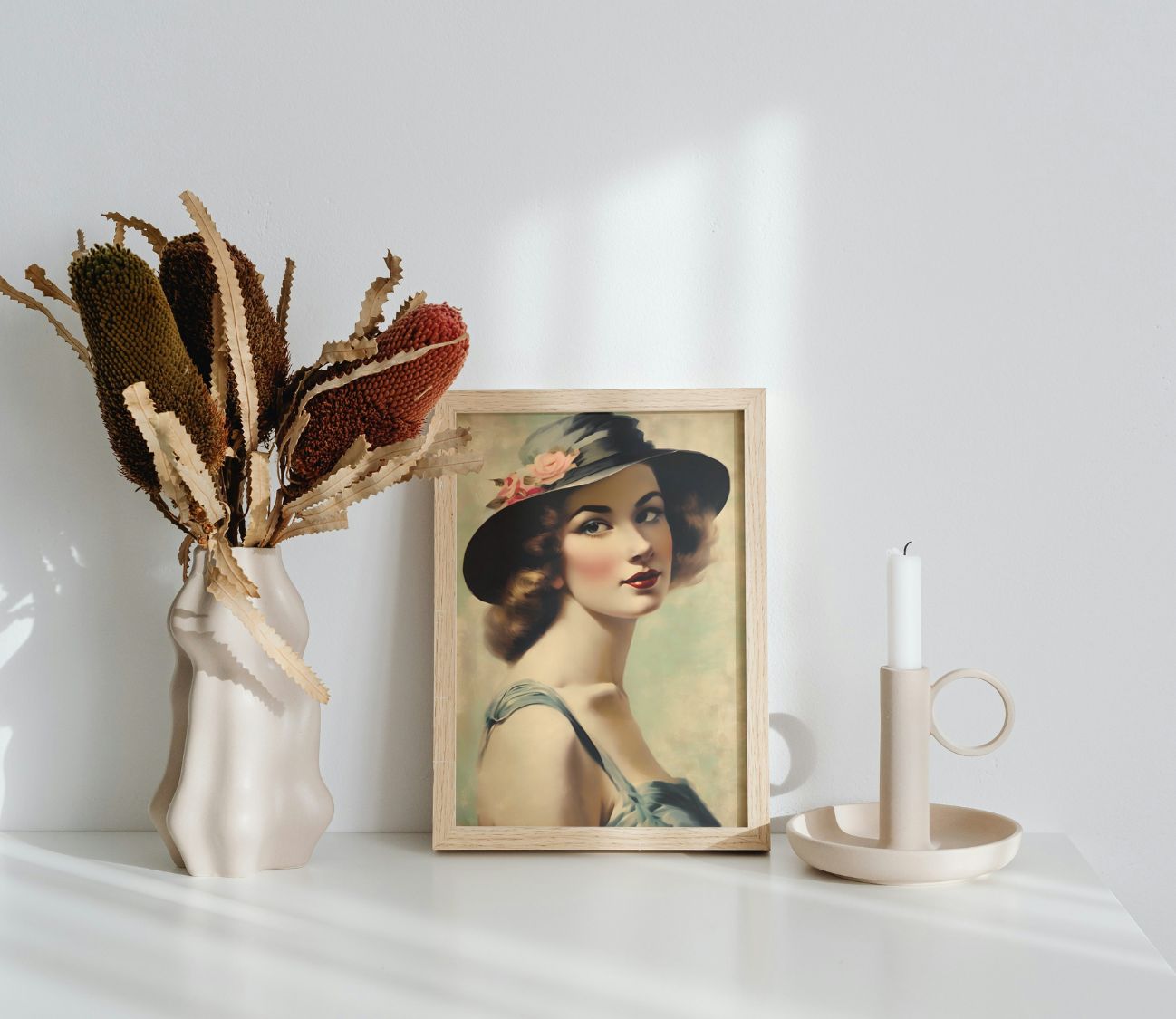 תמונה אמנות בסגנון וינטג’ – דיוקן נשי מרהיב בהדפס איכותי. מושלם כמתנה מקורית או כתוספת עיצובית לקירות הבית.