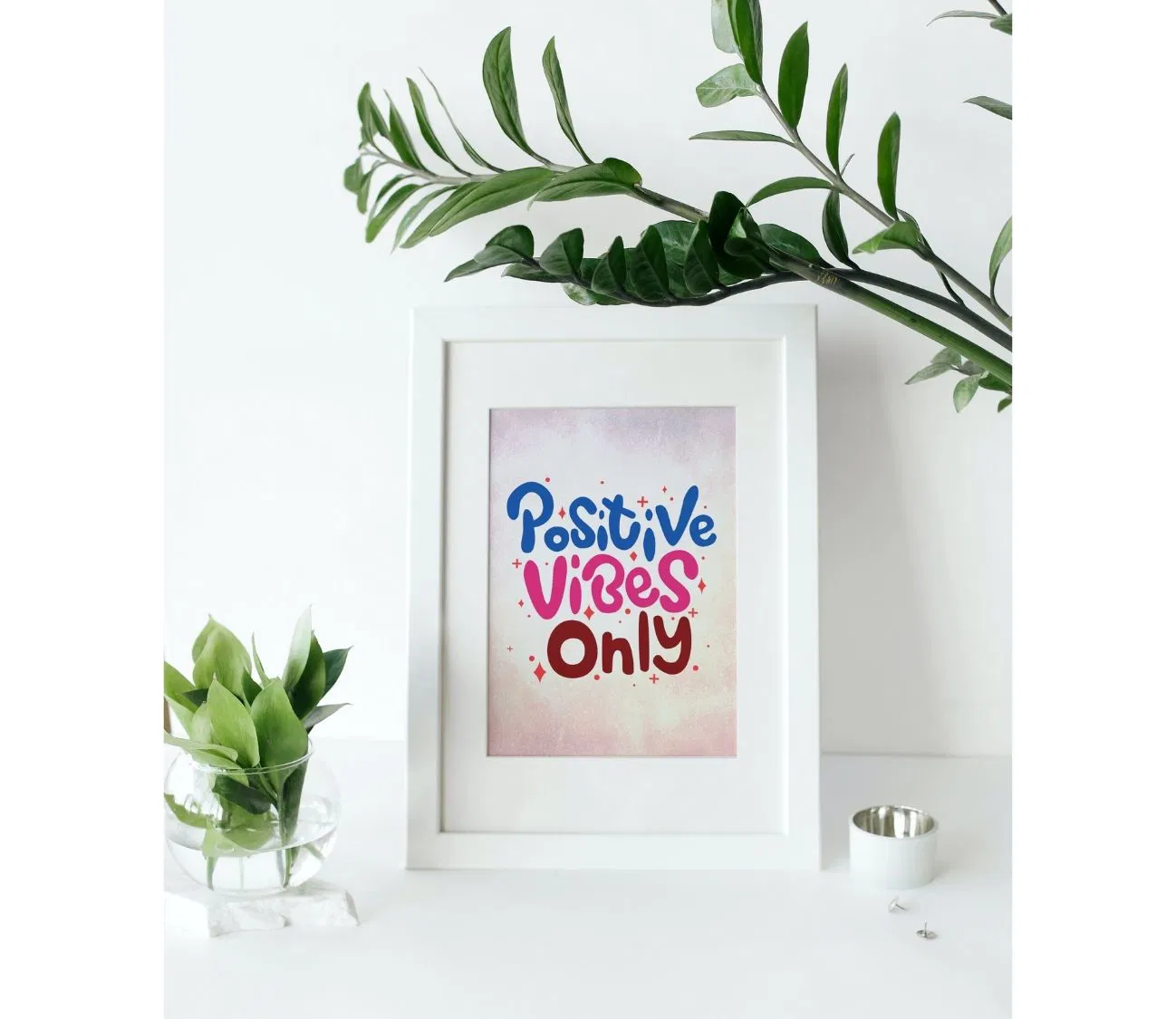 POSITIVE VIBES ONLY – השראה יומיומית בסגנון רטרו