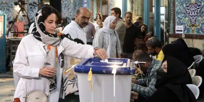 ايران.. مسعود بزشكيان وسعيد جليلي الى الجولة الثانية للانتخابات الرئاسية