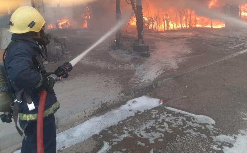 إخماد حريق اندلع بمخازن تجارية وسط بغداد