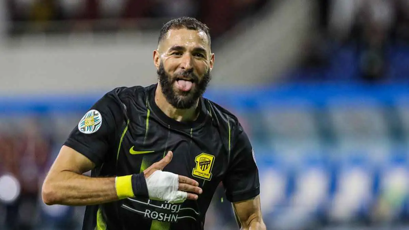 طموح بنزيما يهدد الاتحاد السعودي