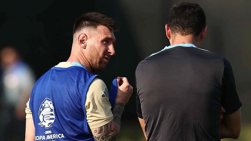 سكالوني يكشف موقف ميسي من مباراة نصف كوبا أمريكا أمام كندا