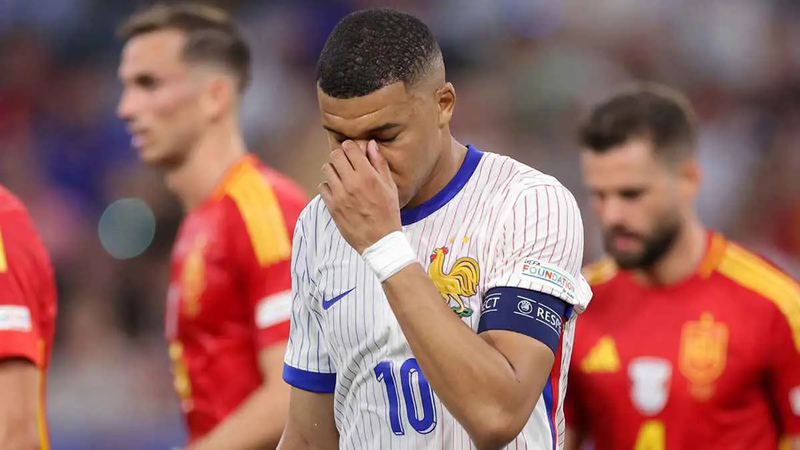 أنف مكسور وهدف عكسي وركلة جزاء.. ميراث مبابي "الفاشل" في يورو 2024