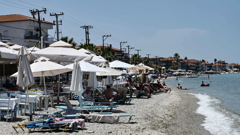 منعا للشجار على الشواطئ.. اليونان تستعين بـ"الطائرات دون طيار"