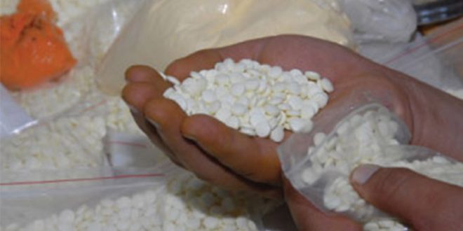 القبض على متهم بحوزته 10 آلاف حبة مخدرة في القائم