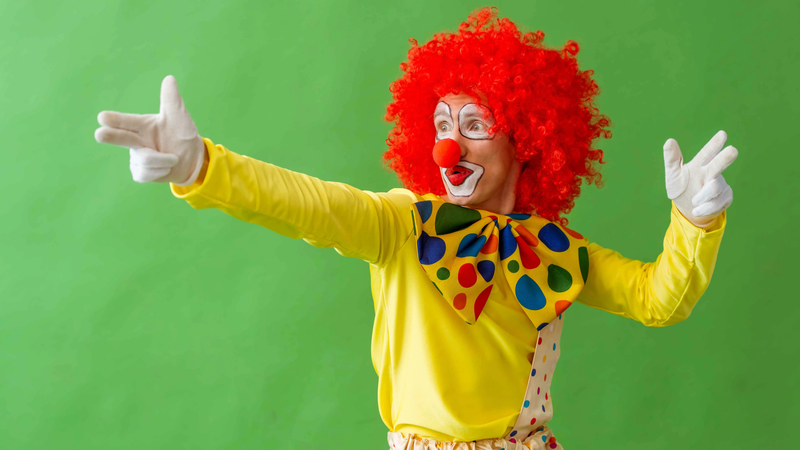 في استعراض خطير.. لاعب سيرك مصري يتسبب في كارثة