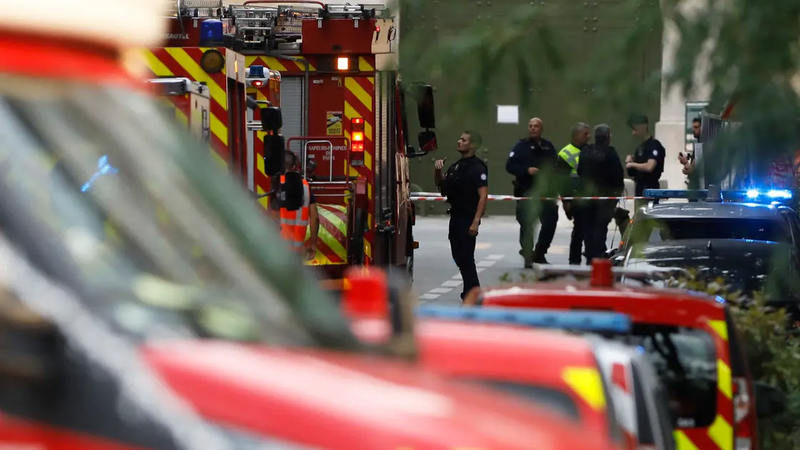 سيارة تقتحم مقهى في باريس وتخلف ضحايا