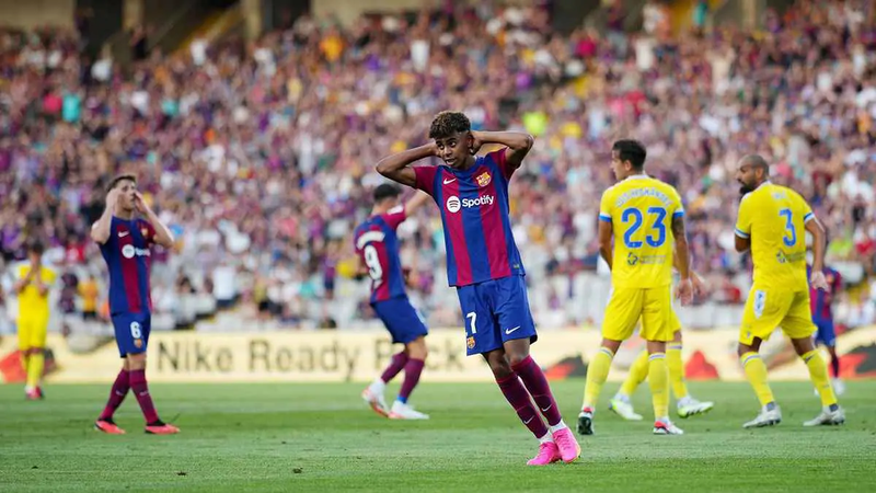 وكيل أعمال لامين يامال يصدم برشلونة