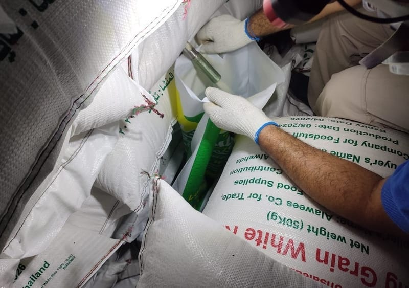 التجارة: وصول باخرة محملة بالرز التايلندي للمياه الإقليمية رفداً لمفردات السلة الغذائية