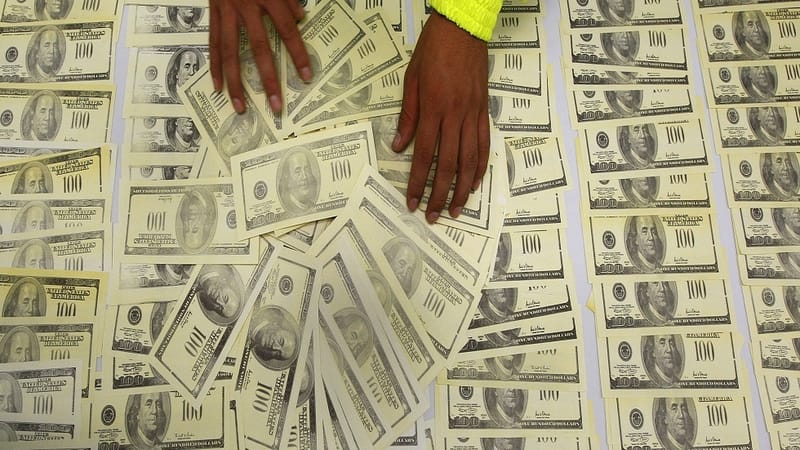 المركزي العراقي يصدر تحذيرا يخص اوراق فئة "مليون دولار"