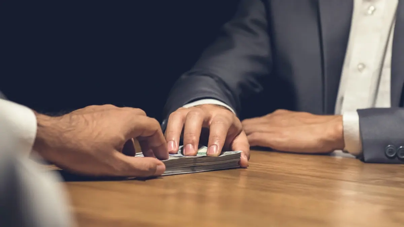 نائب يكشف عن فساد ممنهج زاد من ثراء قوى وأحزاب عراقية