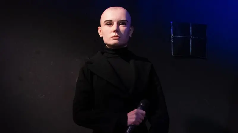 بعد انتقادات اعتبرته "بشعاً".. متحف يزيل تمثال مغنية شهيرة