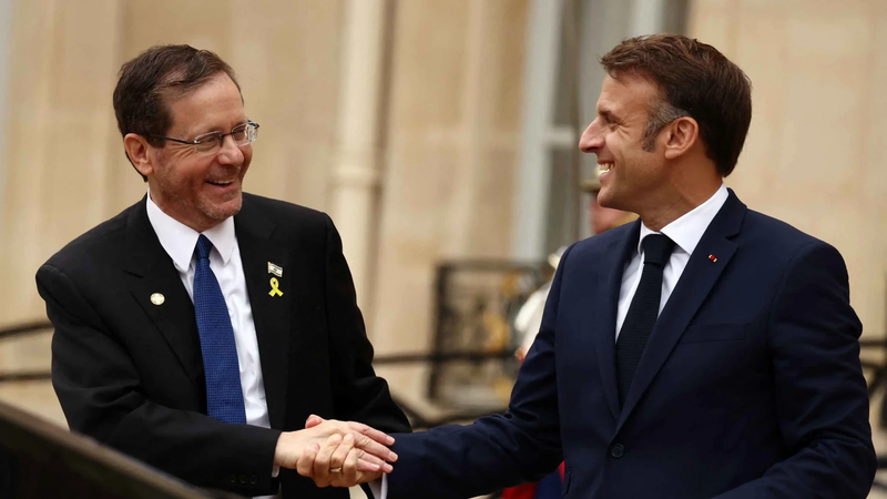 الشرطة الفرنسية تعتقل طفلاً هدد الرئيس الإسرائيلي عبر الإنترنت