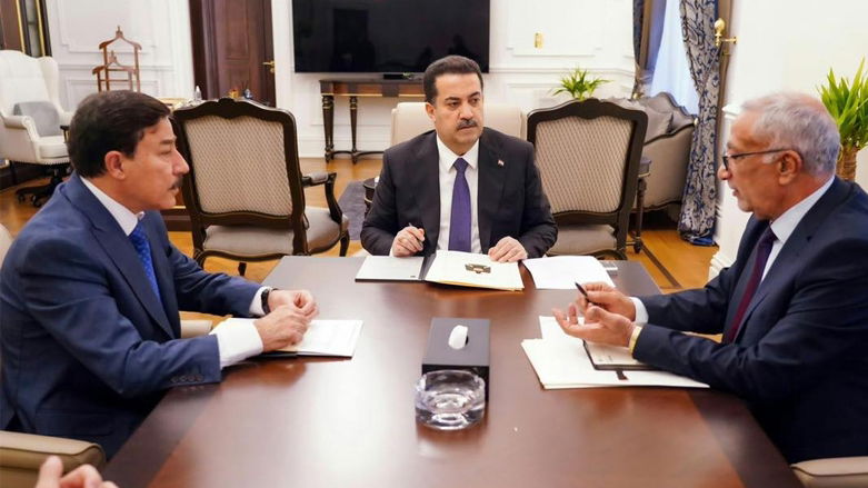 اقتصادي يؤكد: وجود دوافع سياسية وراء تجاهل البنك المركزي لبعض قرارات "السوداني"