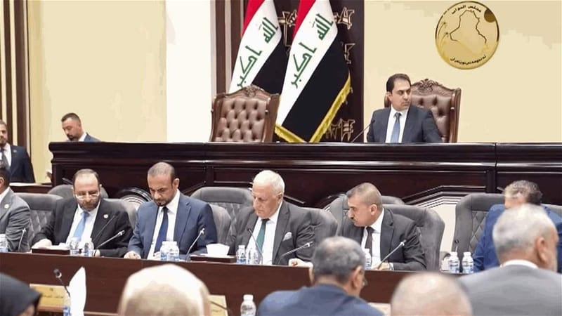 برلمانيون يتهمون جهات سياسية بالضغط لسحب تواقيع طلبات الاستجواب‎