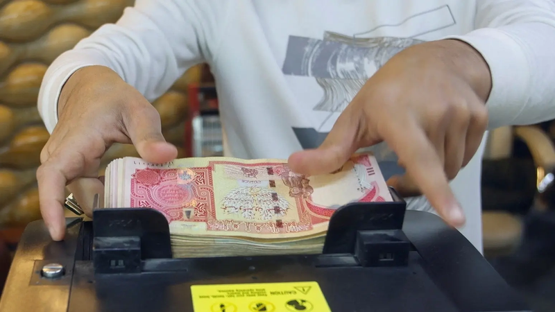 خبير مالي يشخص "خطأً فادحاً" في النظام المصرفي العراقي