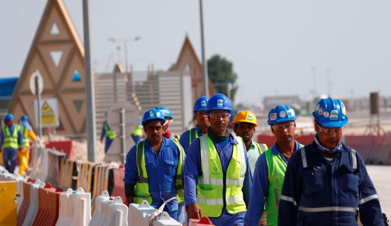 50 الفا غير مرخصين.. العمل توضح بشأن منح "الفيزا" للعاملين وتهدد بجولات كبرى في أيلول