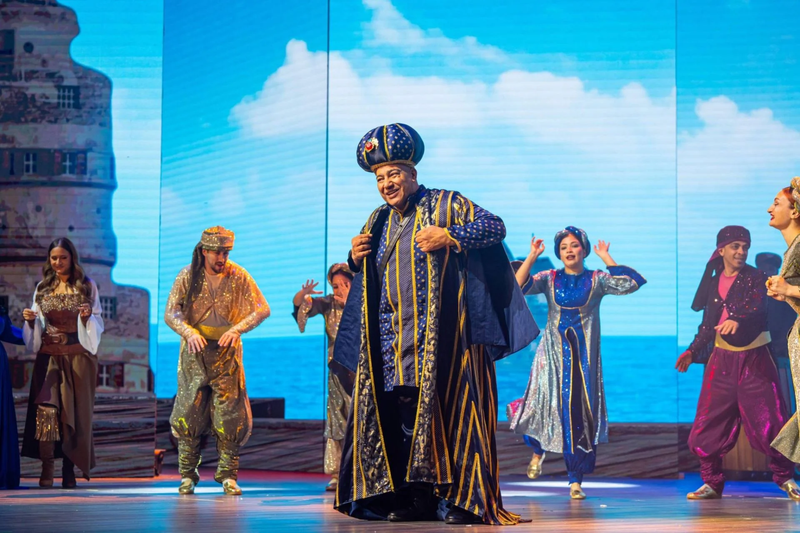 استبدال بيومي فؤاد في مسرحية "السندباد" بعد عودته إلى مصر