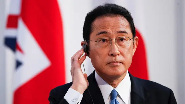 فوميو يعتزم التنحي عن منصبه بعد فضائح سياسية