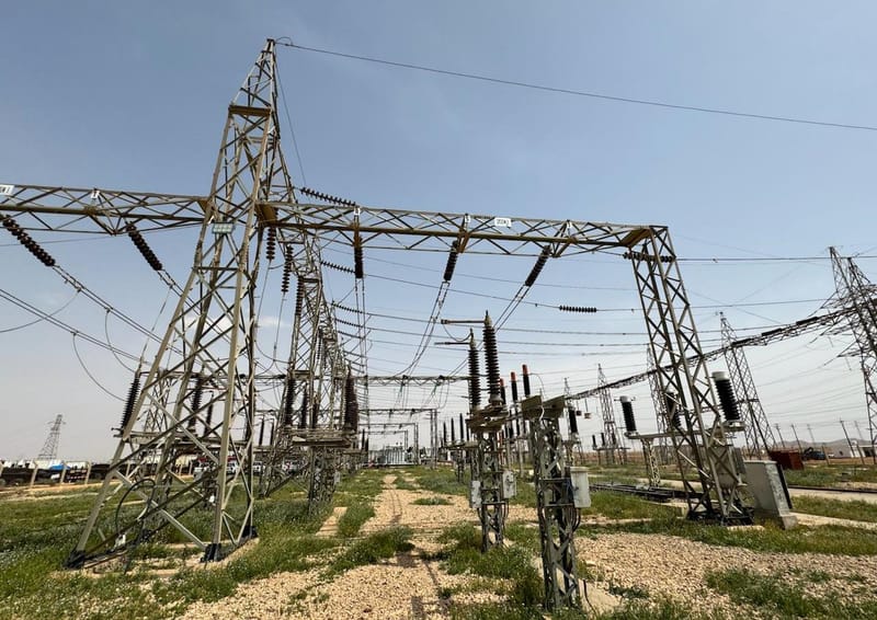 الأردن يحدد موعد إنجاز المرحلة الثانية للربط الكهربائي مع العراق