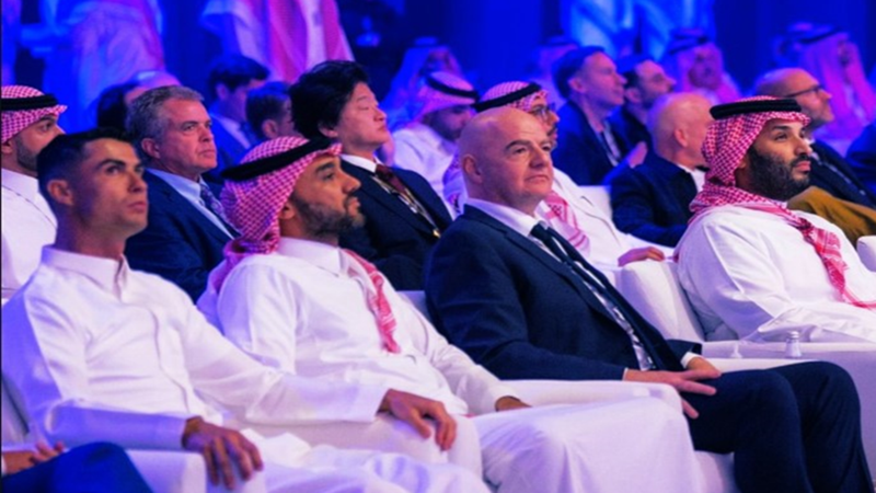 رونالدو بالثوب السعودي يخطف الأنظار في حفل ختام كأس العالم للرياضات الإلكترونية