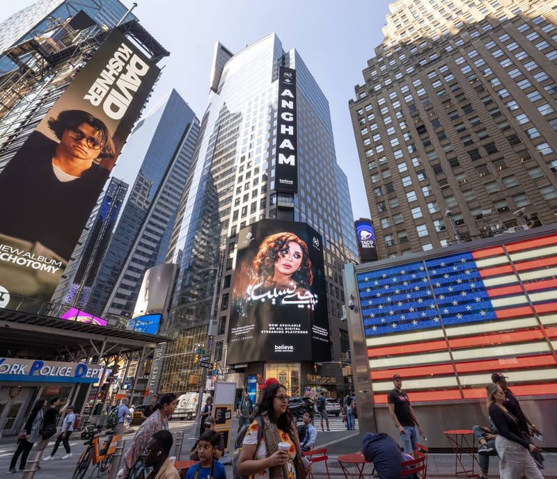 أنغام تتصدر "تايمز سكوير" ببوستر "تيجي نسيب"