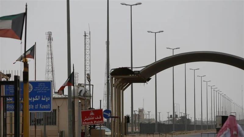 شركة "احتكارية" وشروط مشددة على الجماهير العراقية.. استفهام على دور سفارة العراق بالكويت