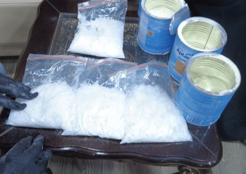 الإطاحة بتاجري مخدرات "اجنبيين" اخفوا الكريستال في "علب حليب"