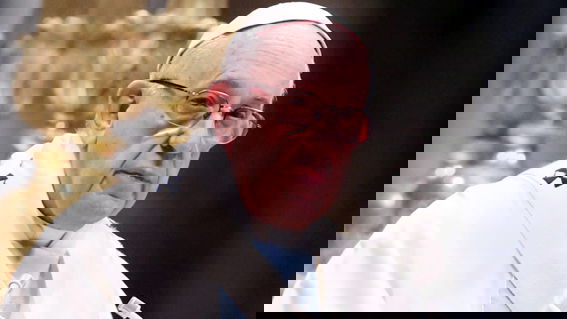 ترامب وهاريس "ضد الحياة".. بابا الفاتيكان يوصي باختيار "الأقل شرا"